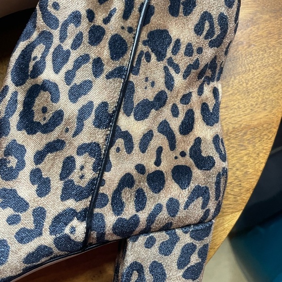 Steve Madden size 7 Leopard Pattern Ankle Booties, never worn, block heel 2.5” - Picture 13 of 14